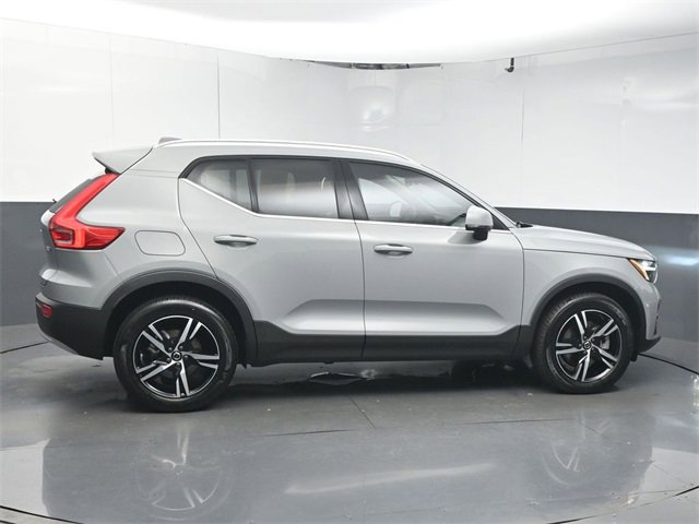 Used 2025 Volvo XC40 B5 Core image 8