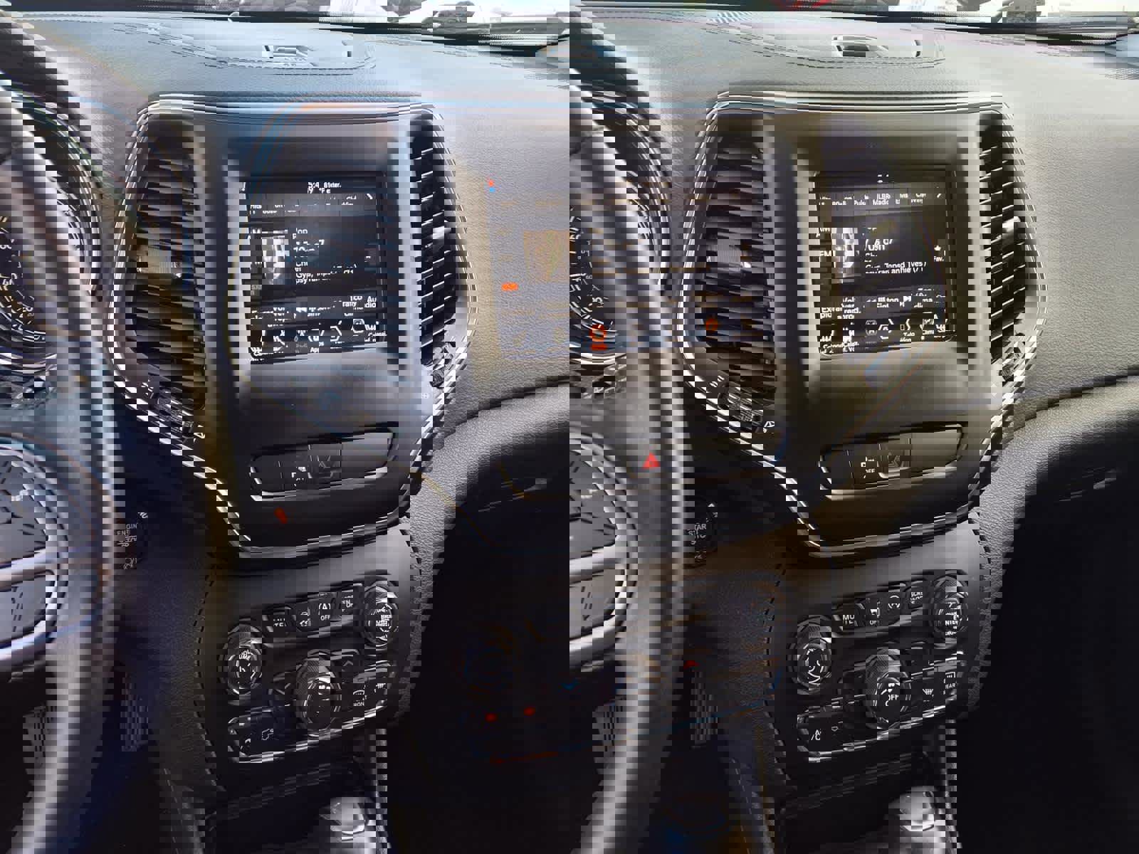 Used 2019 Jeep Cherokee Latitude Plus w/ Cold Weather Group image 11