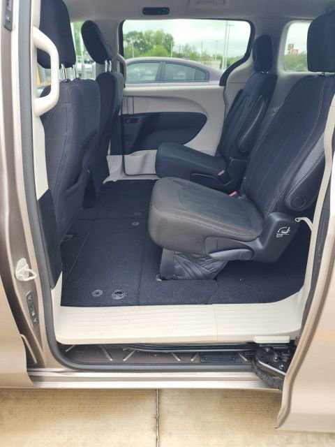 Used 2018 Chrysler Pacifica LX image 6