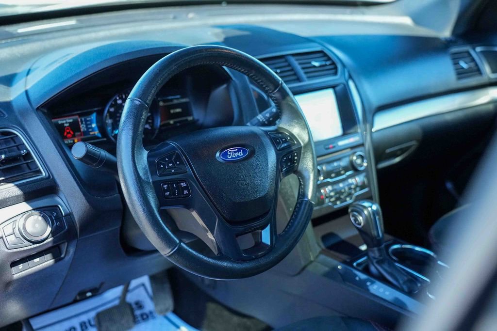 Used 2018 Ford Explorer XLT w/ Equipment Group 202A AWD/4WD image 25