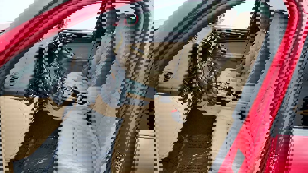 Used 2024 Porsche Macan Base w/ Premium+ Pkg, 21   Whe image 20