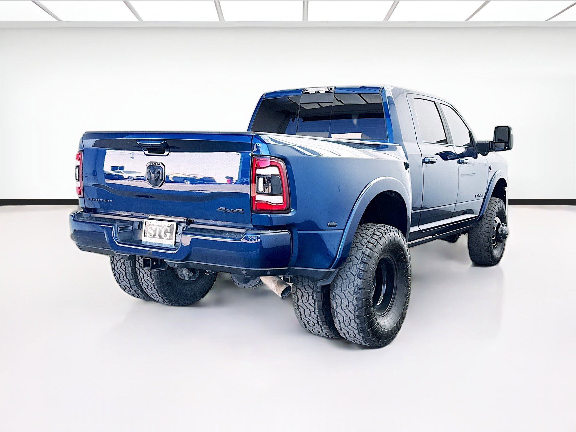 Used 2024 RAM 3500 Limited image 4