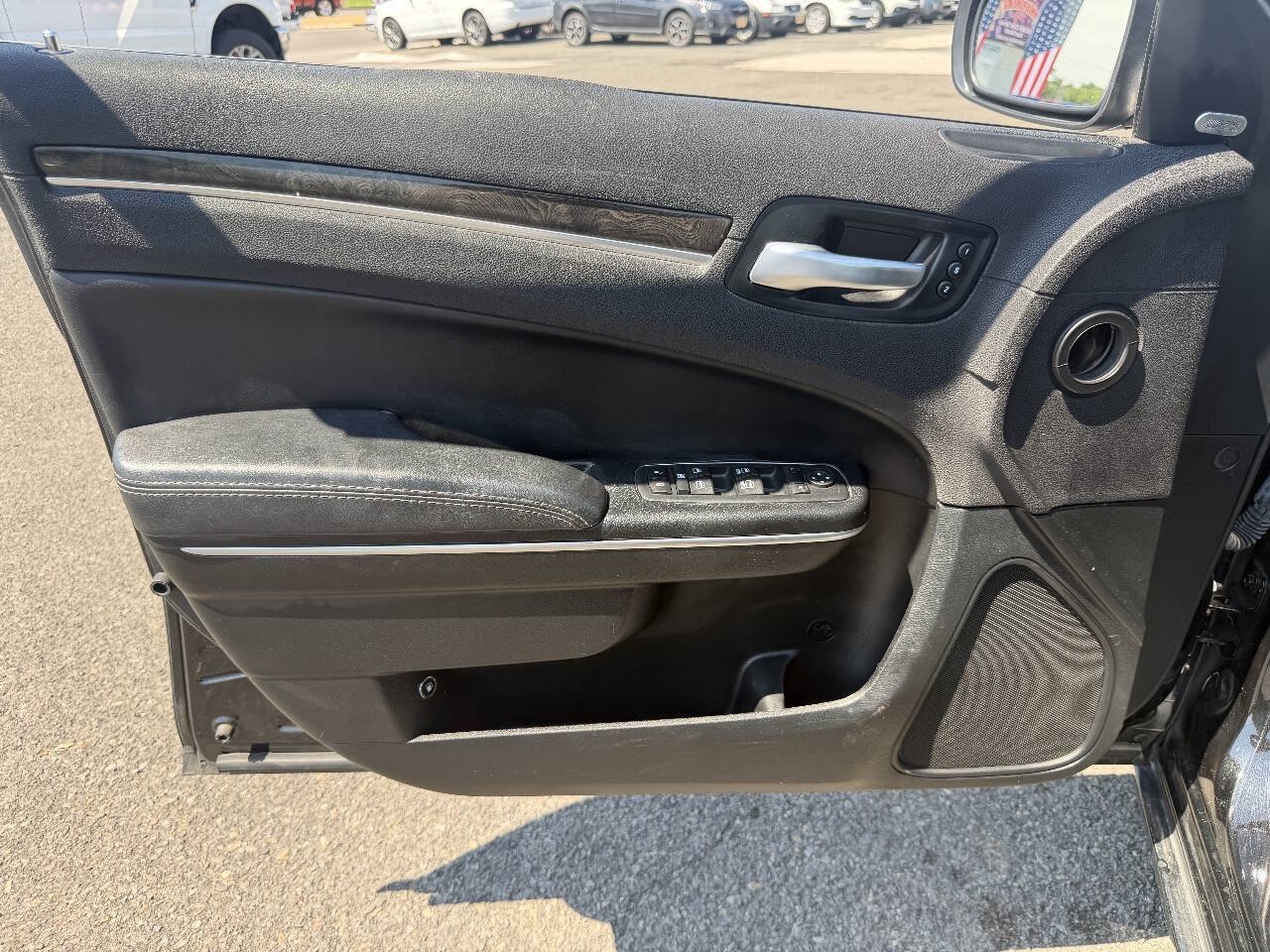 Used 2017 Chrysler 300 C RWD image 2