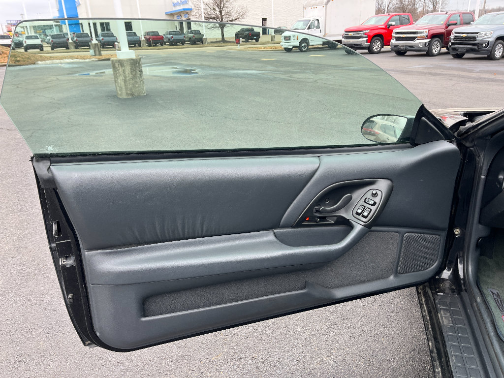 Used 1996 Chevrolet Camaro Z28 RWD image 27