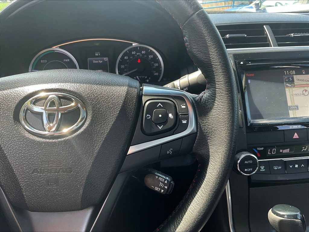 Used 2017 Toyota Camry SE w/ Moonroof Package FWD image 12