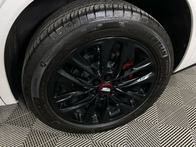 Certified 2025 Cadillac XT6 Sport w/ LPO, Red Accent Package image 40