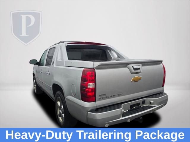 Used 2013 Chevrolet Avalanche LTZ image 8