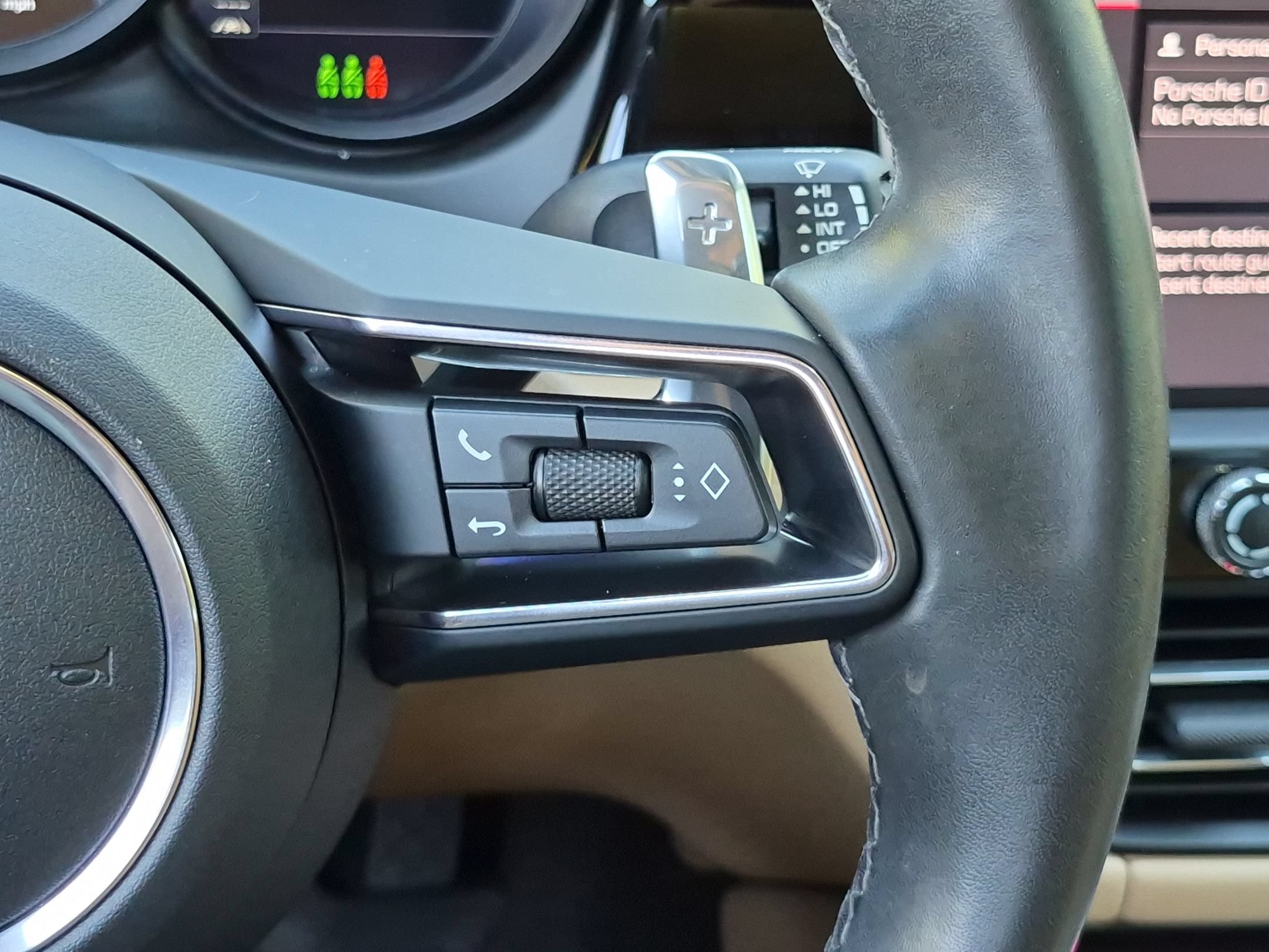 Certified 2024 Porsche Macan AWD/4WD image 10