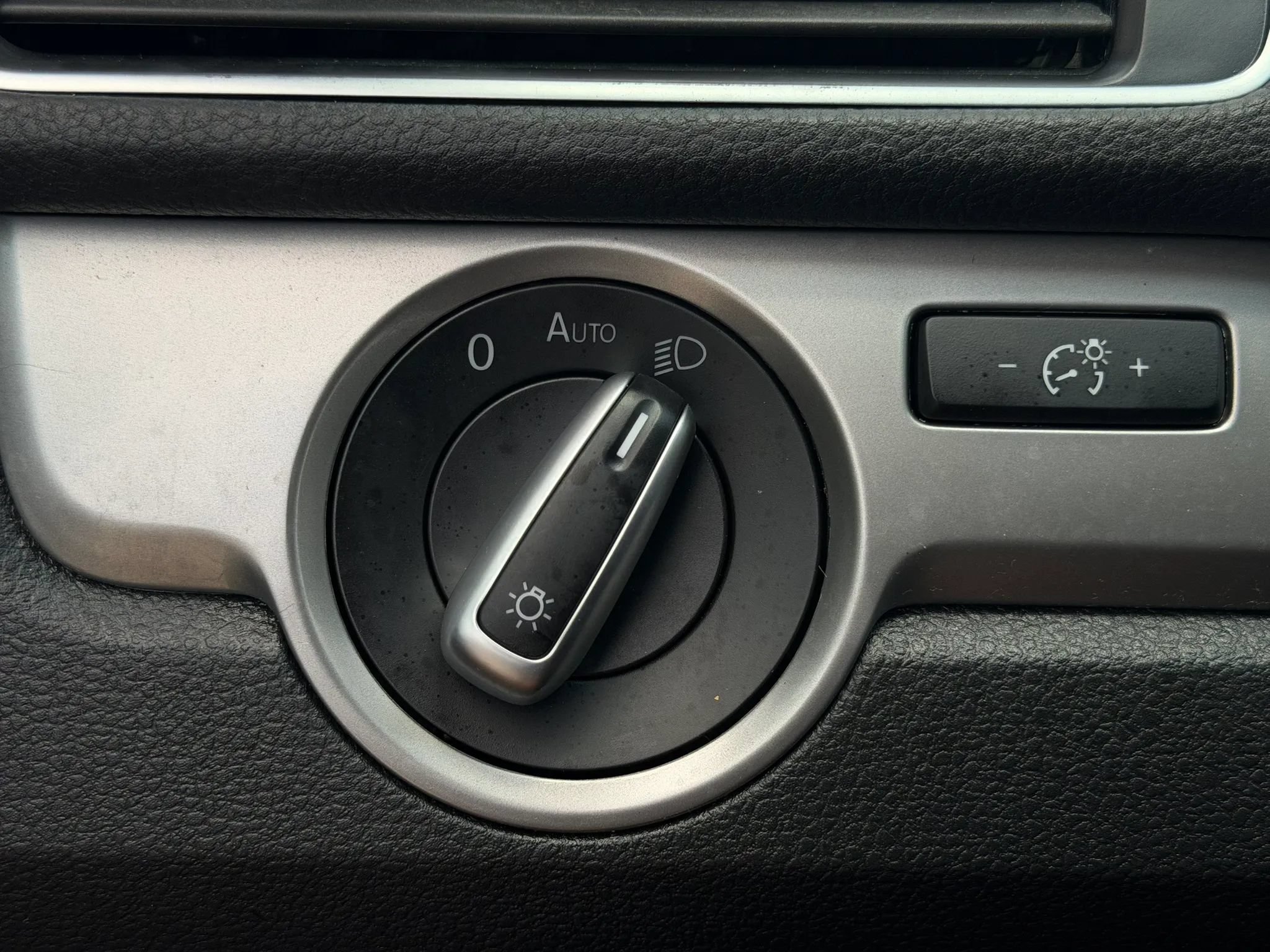 Used 2014 Volkswagen Passat 2.5 S FWD image 19