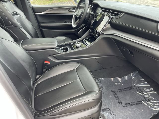 Used 2024 Jeep Grand Cherokee Limited w/ Black Appearance Package AWD/4WD image 17
