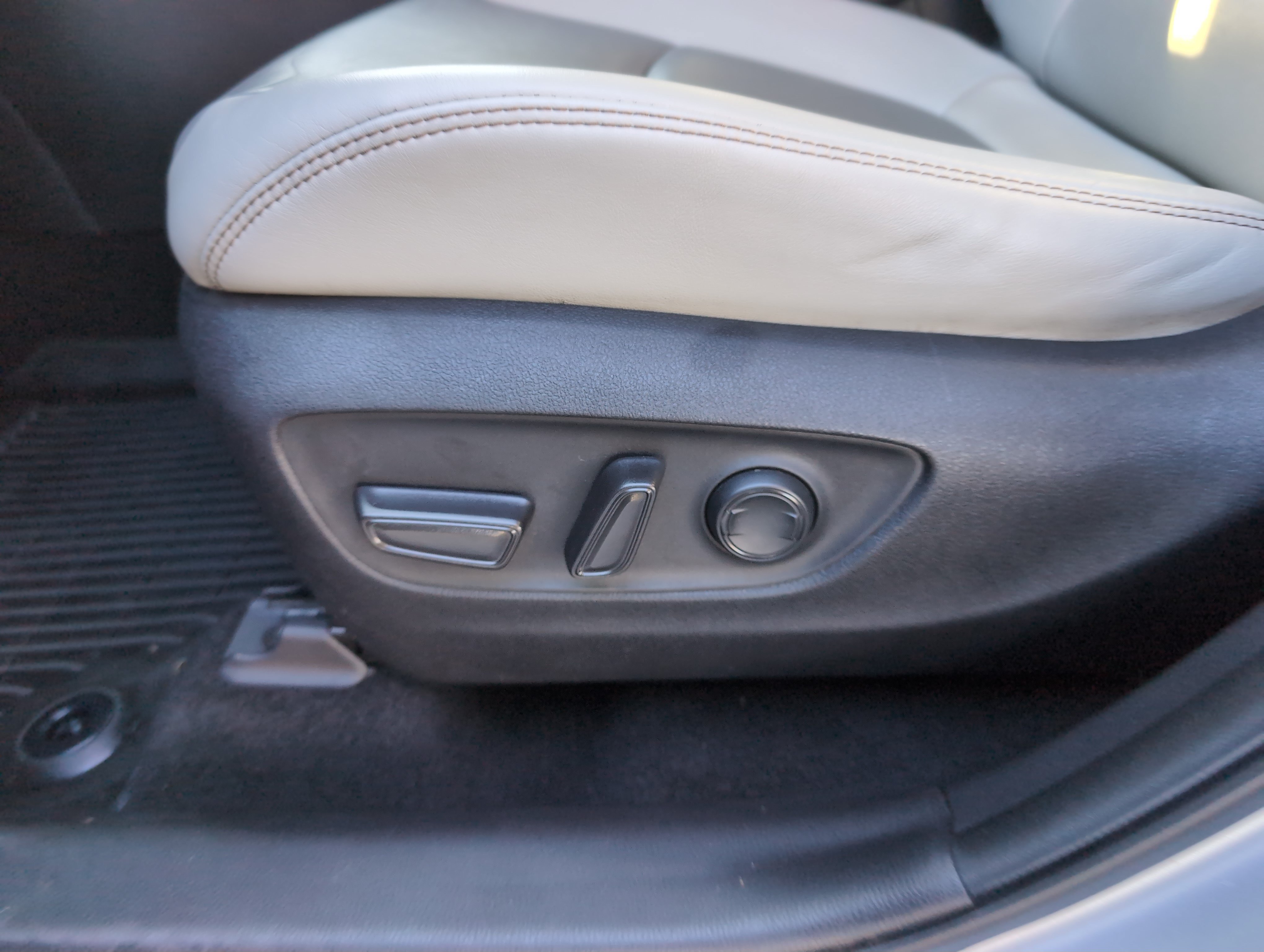 Certified 2022 Toyota RAV4 XLE Premium FWD image 17