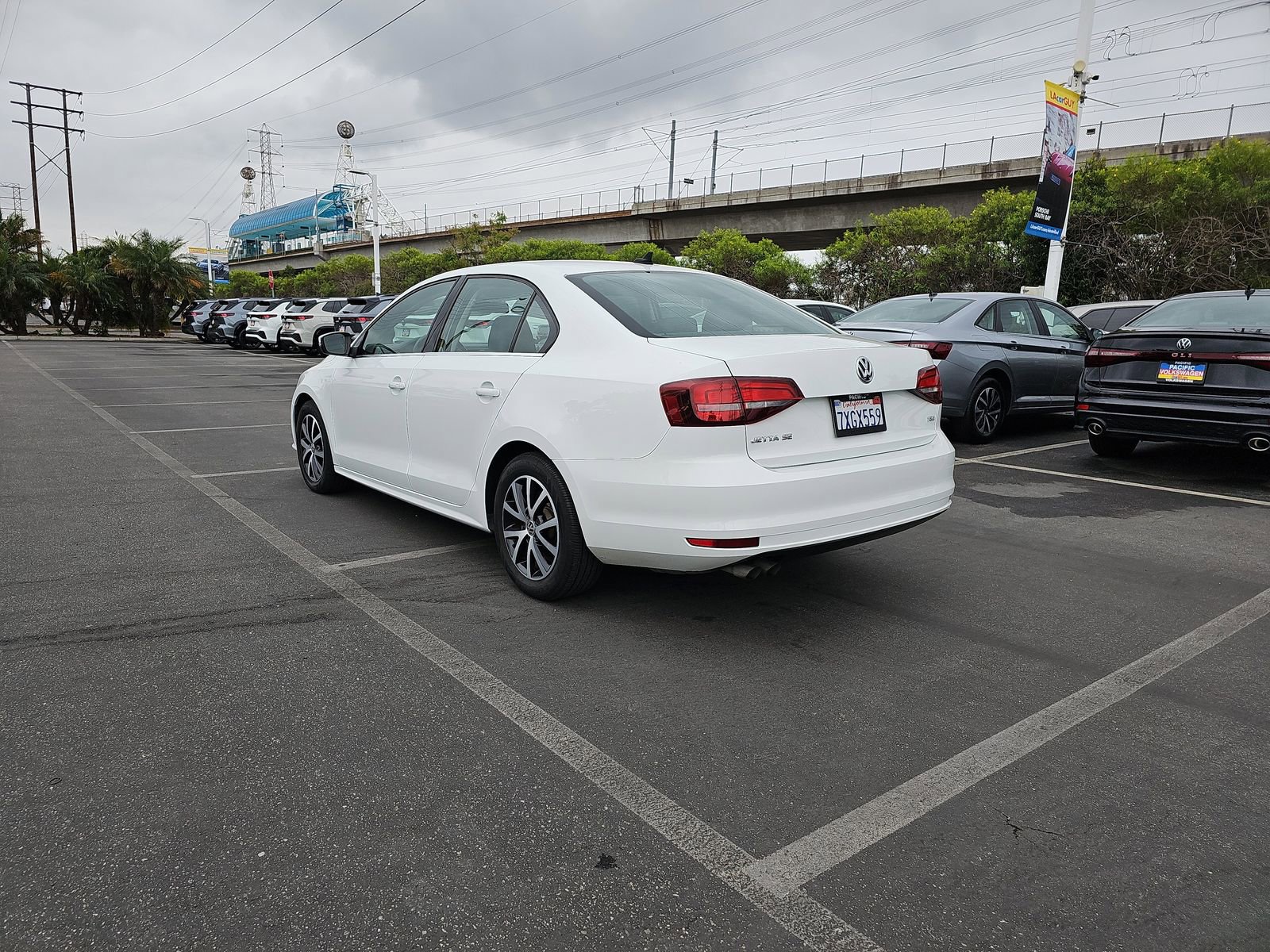 Used 2017 Volkswagen Jetta SE FWD image 7