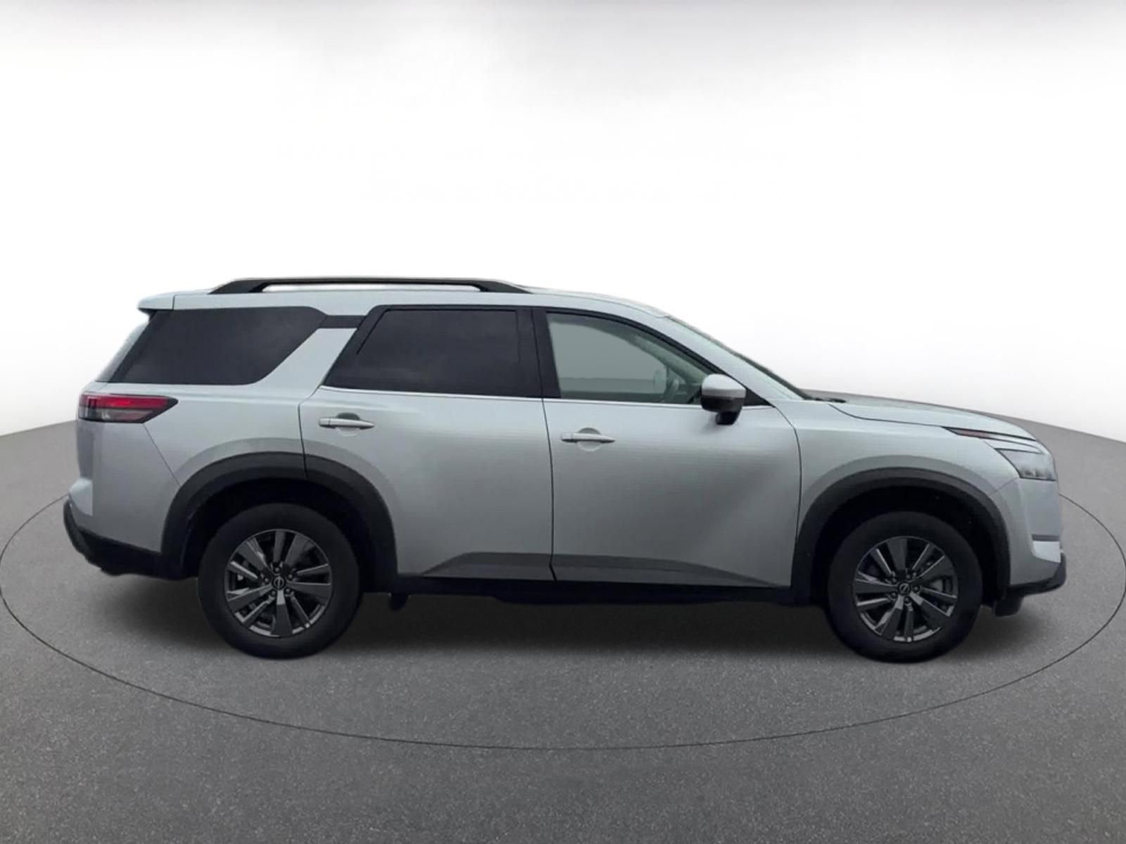 Used 2025 Nissan Pathfinder SV AWD/4WD image 16