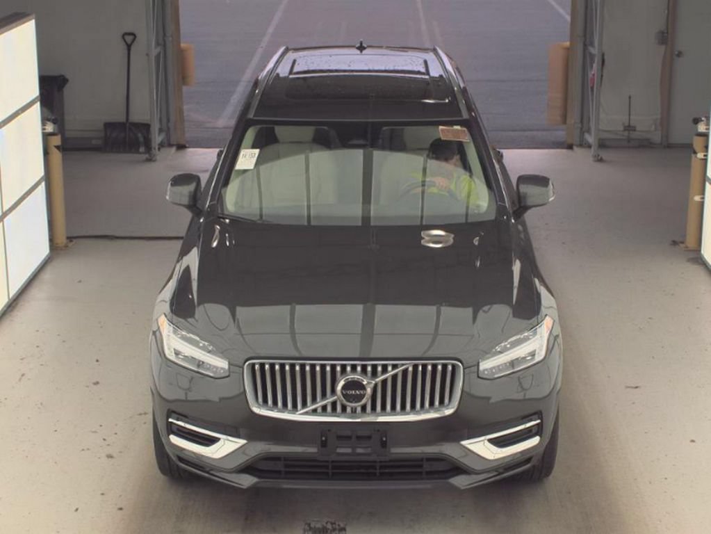 Used 2024 Volvo XC90 T8 Plus AWD/4WD image 2