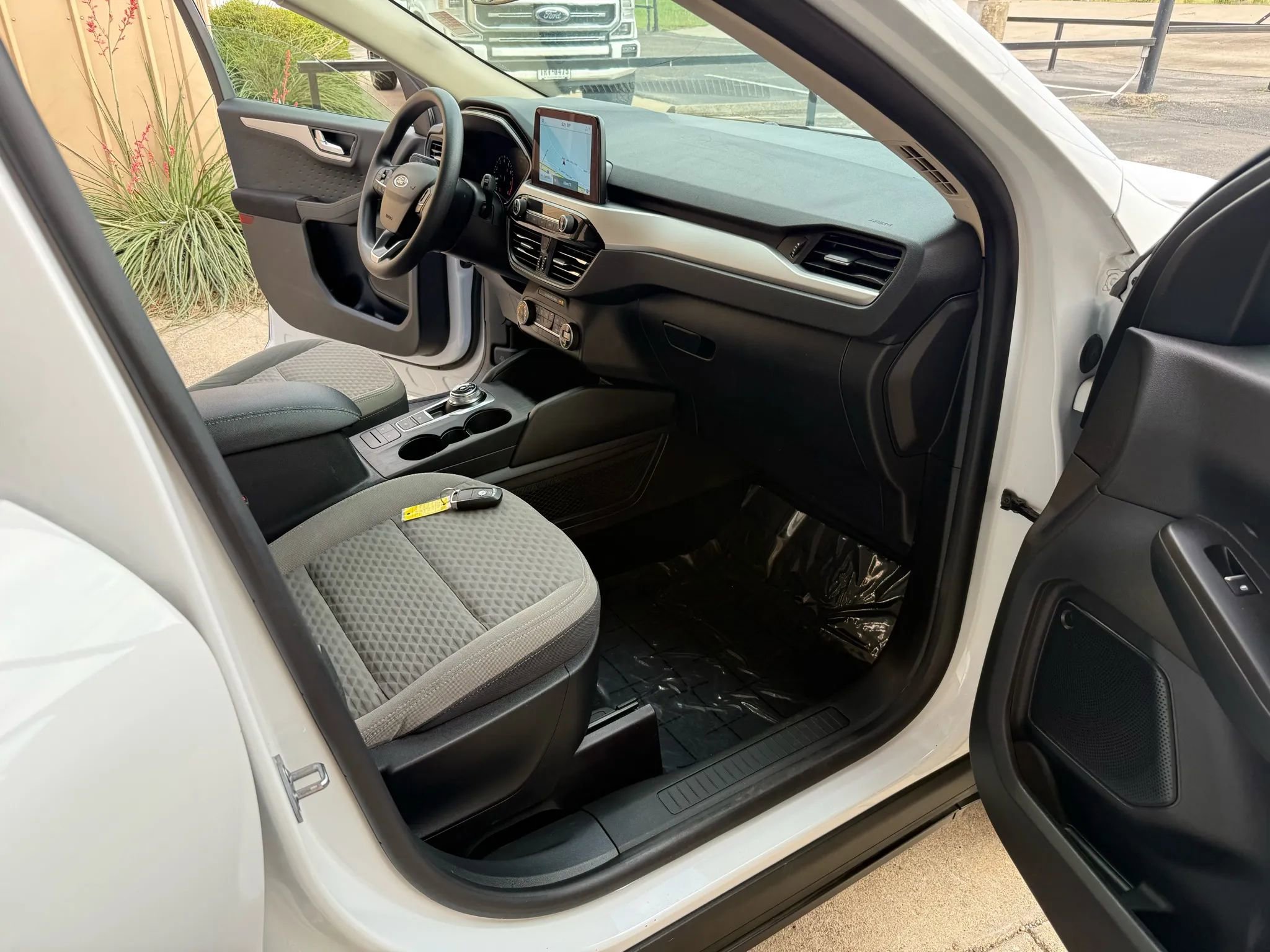 Used 2020 Ford Escape SE image 23