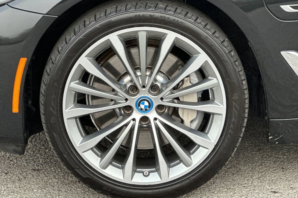 Used 2023 BMW 530e w/ Convenience Package image 31