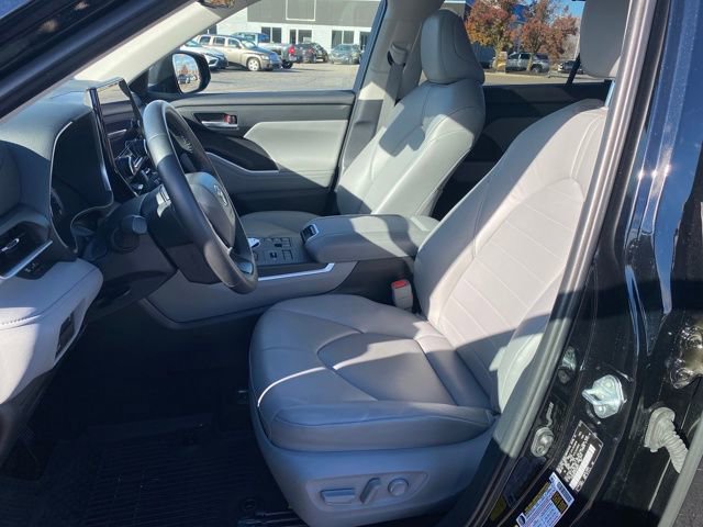 Used 2024 Toyota Highlander XLE image 14