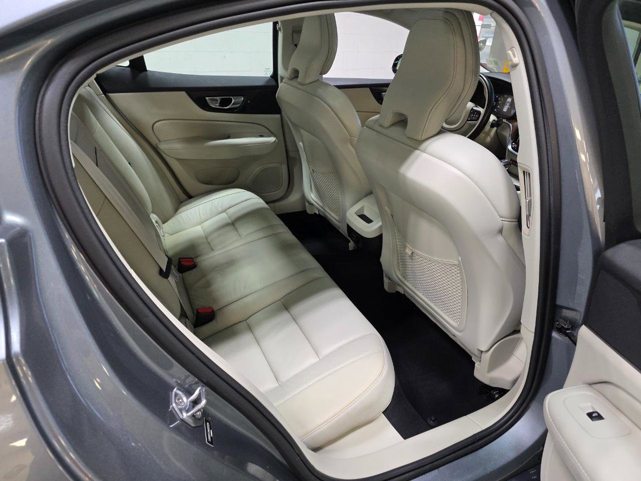 Used 2021 Volvo S60 T5 Momentum w/ Premium Package image 22