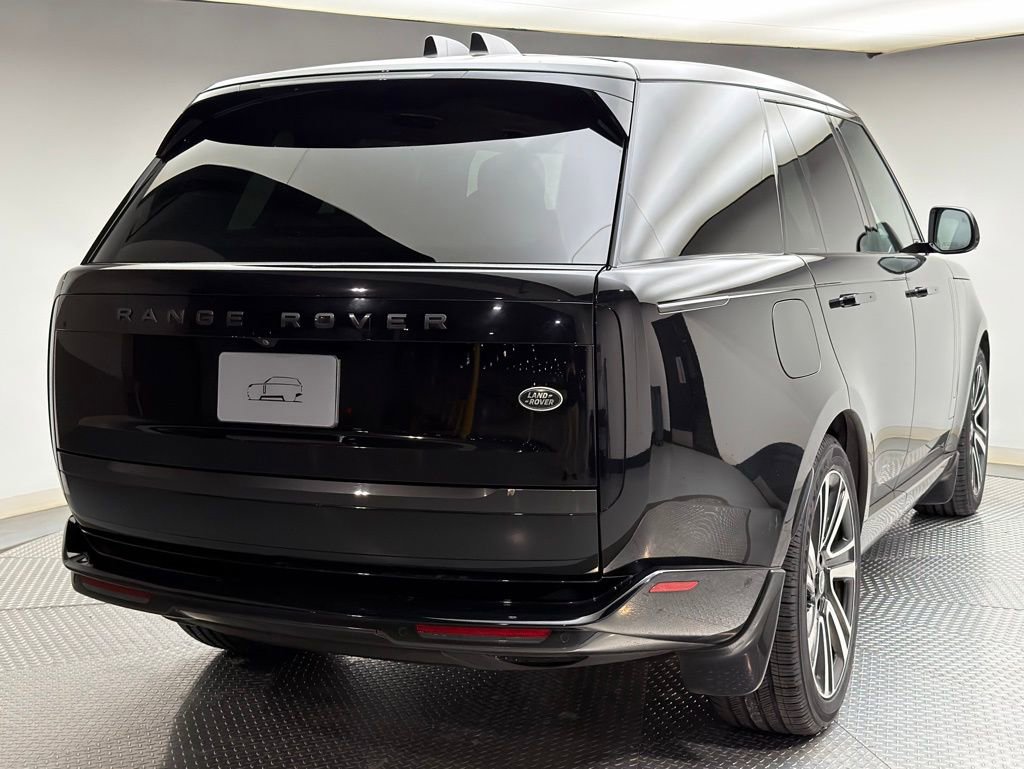 Used 2023 Land Rover Range Rover SE image 3