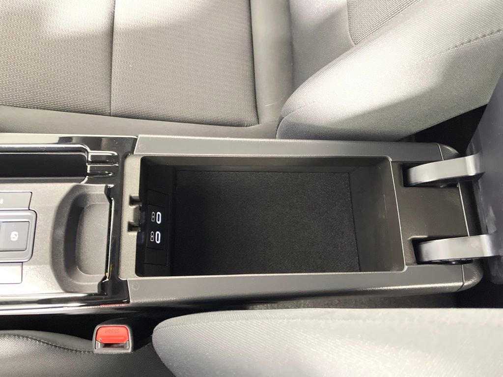 Used 2025 Toyota Prius LE image 24