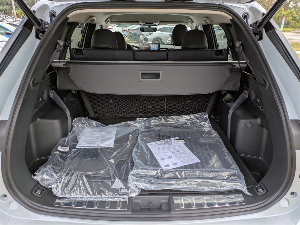 New 2025 Mitsubishi Outlander SE image 13