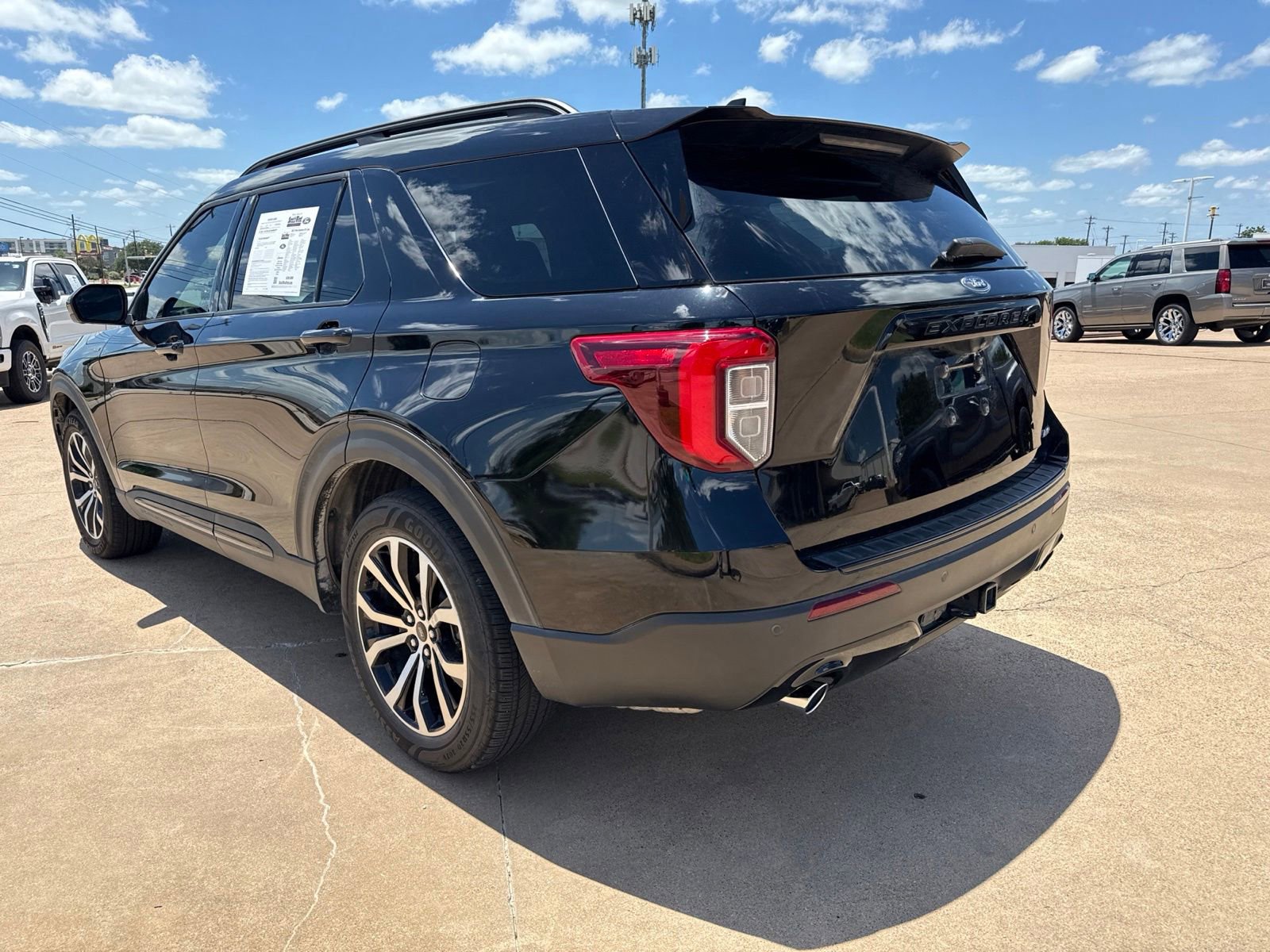 Used 2022 Ford Explorer ST-Line w/ Class IV Trailer Tow Package AWD/4WD image 5