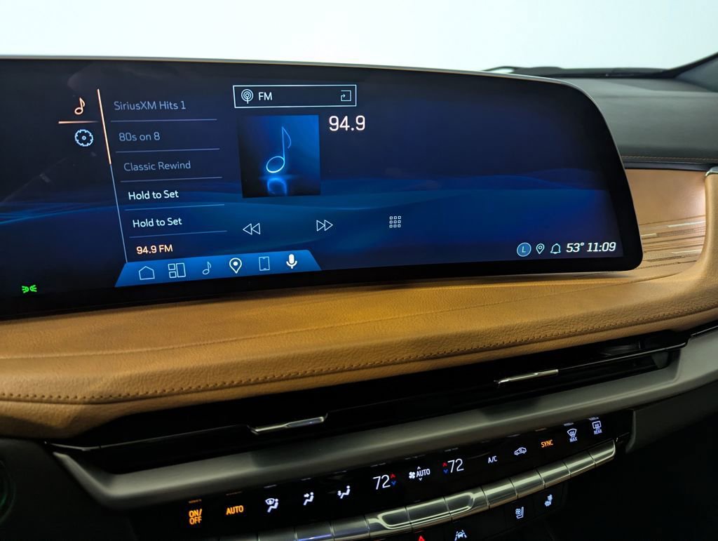 Used 2025 Cadillac XT4 Premium Luxury image 15