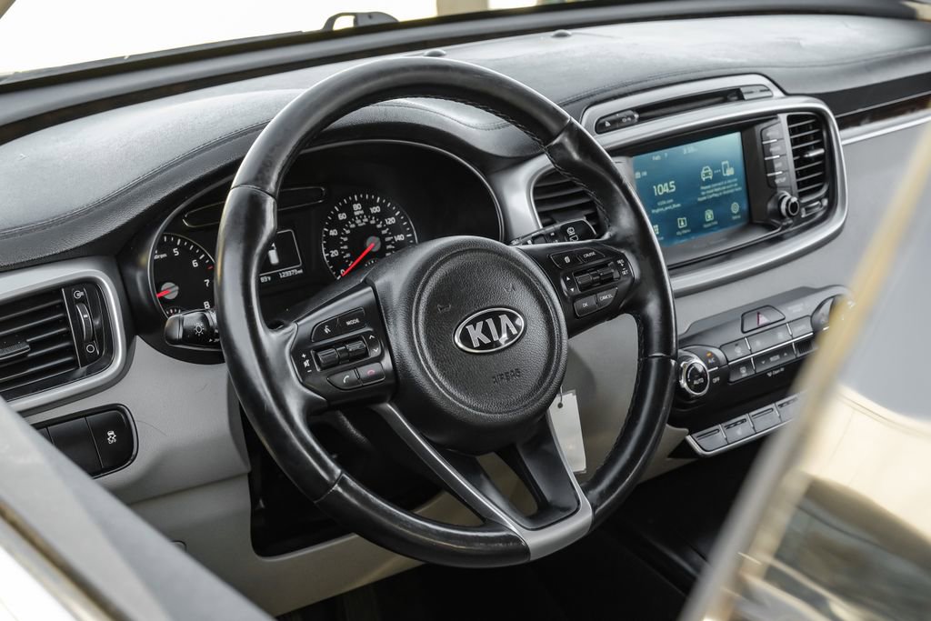Used 2017 Kia Sorento LX w/ LX Convenience Package image 15