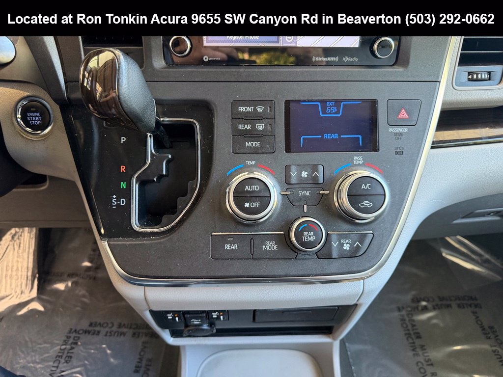 Used 2019 Toyota Sienna XLE w/ XLE Navigation Package FWD image 23