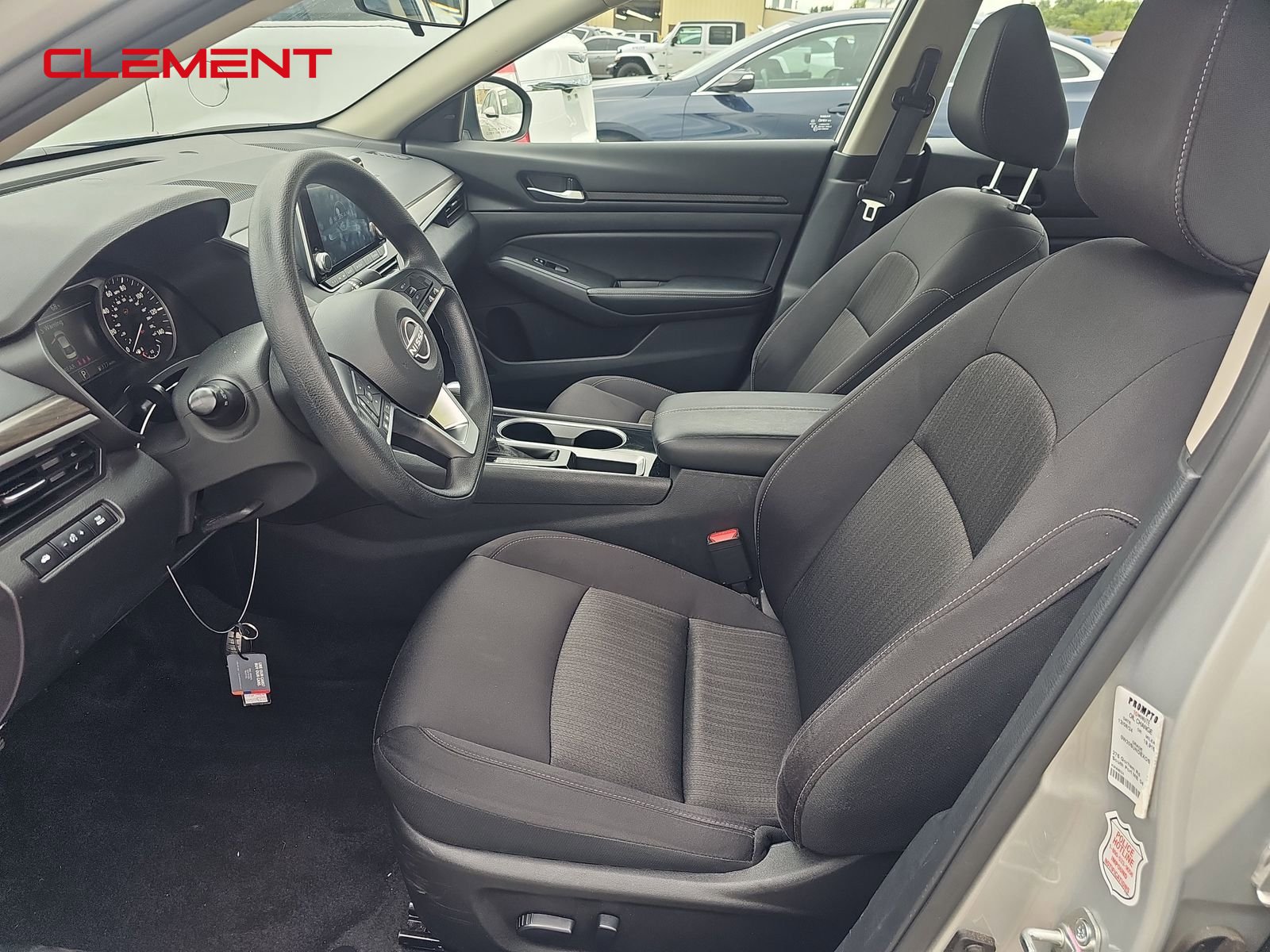 Used 2024 Nissan Altima 2.5 SV image 3