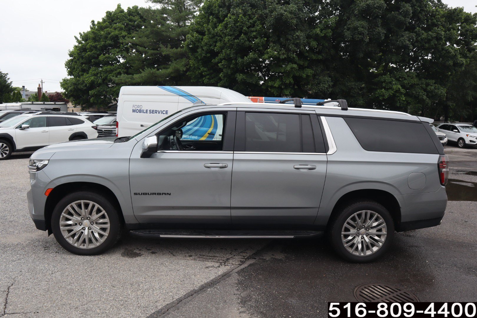 Used 2023 Chevrolet Suburban Premier AWD/4WD image 8