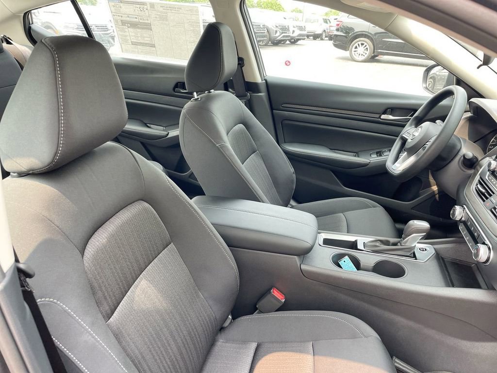 Used 2025 Nissan Altima 2.5 SV image 32