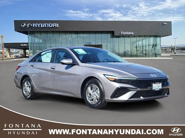 Certified 2025 Hyundai Elantra SE FWD image 1