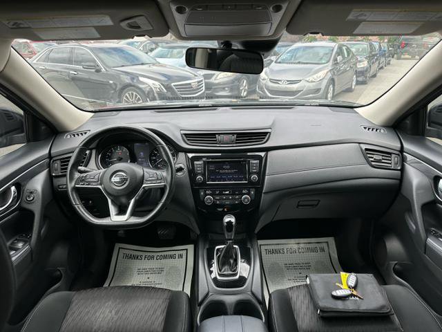 Used 2019 Nissan Rogue SV image 18