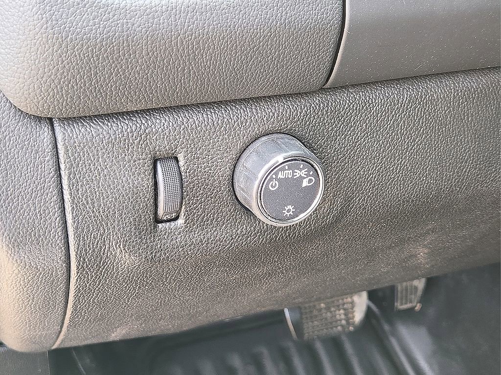 Used 2022 Chevrolet Colorado LT w/ Fleet Safety Package image 18