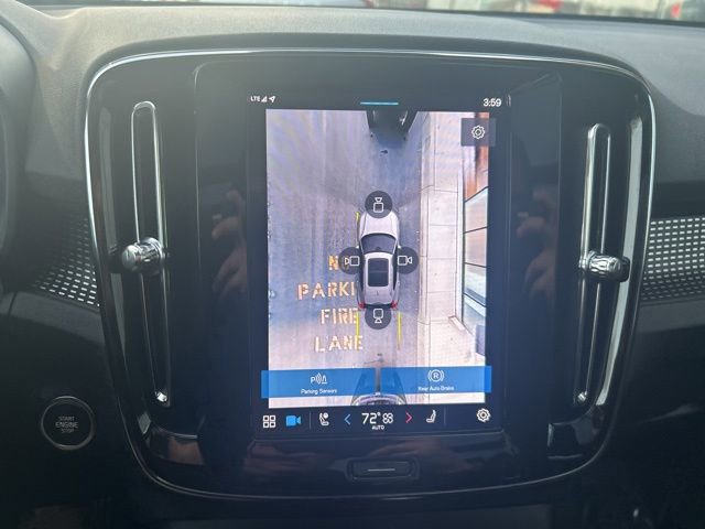 Certified 2025 Volvo XC40 B5 Plus image 24