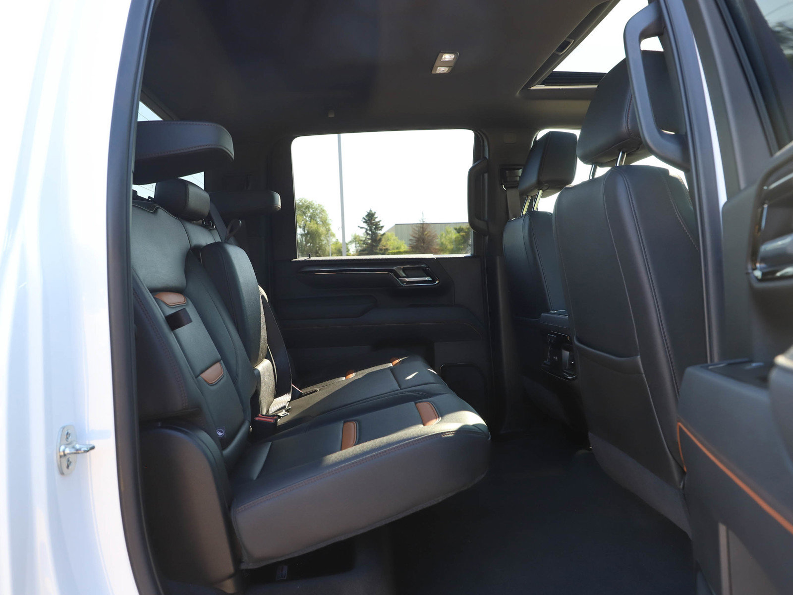 Used 2025 GMC Sierra 2500 AT4 w/ AT4 Premium Plus Package AWD/4WD image 11