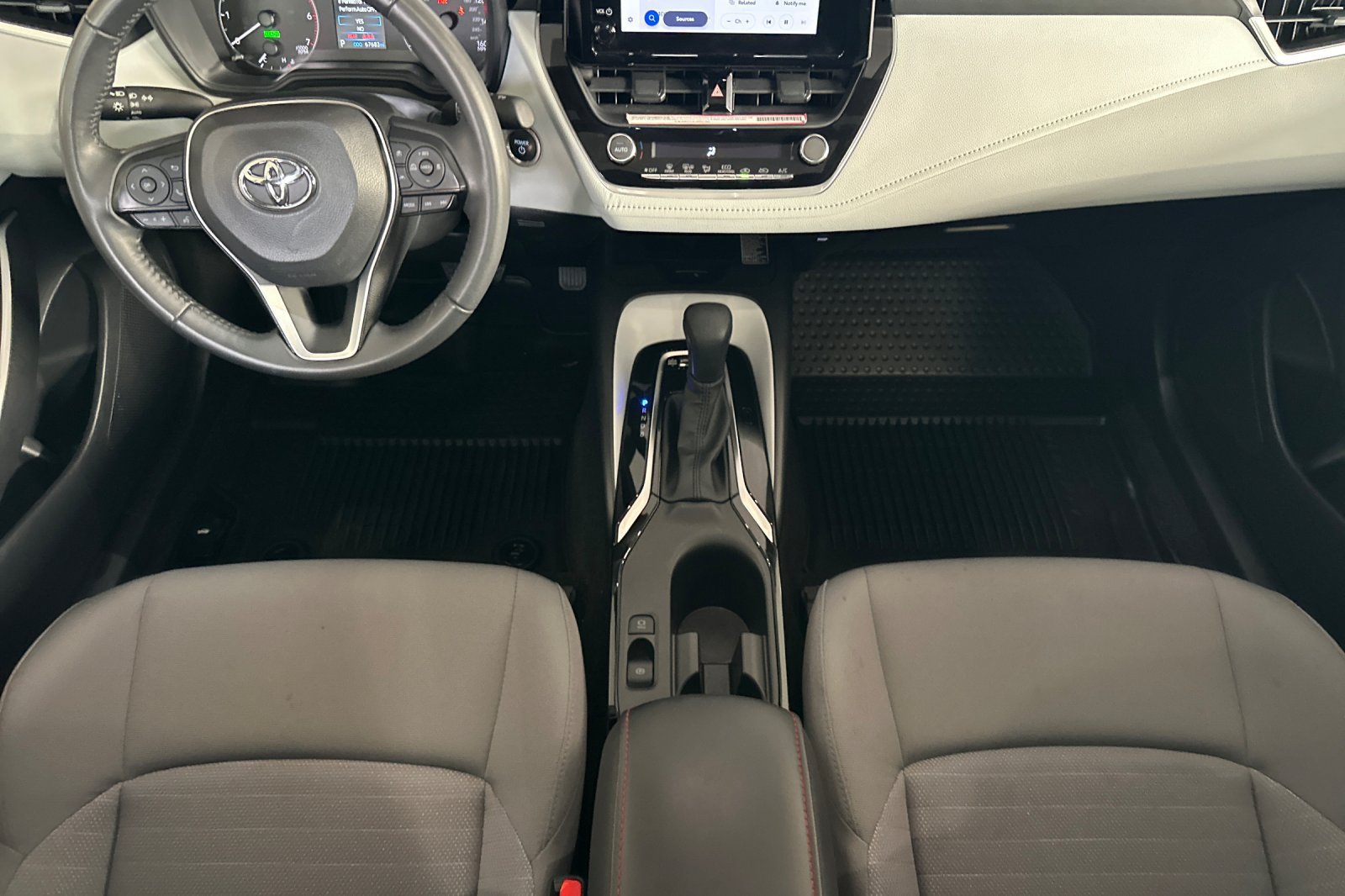 Used 2024 Toyota Corolla SE w/ SE Package FWD image 10