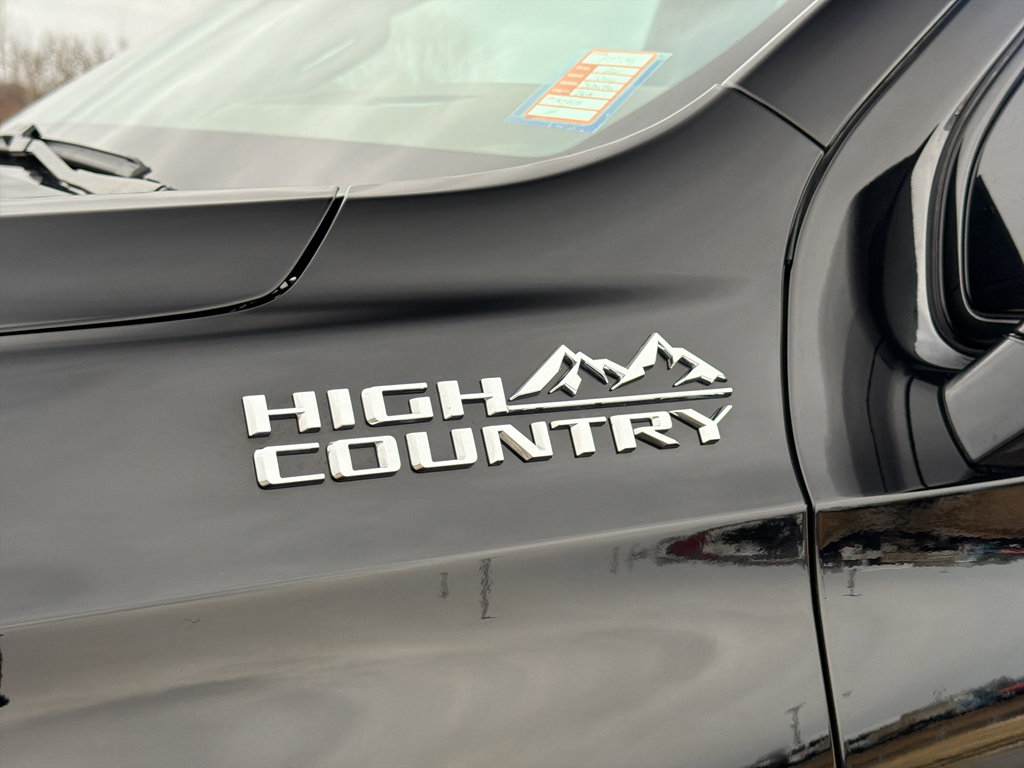 Used 2023 Chevrolet Suburban High Country image 9