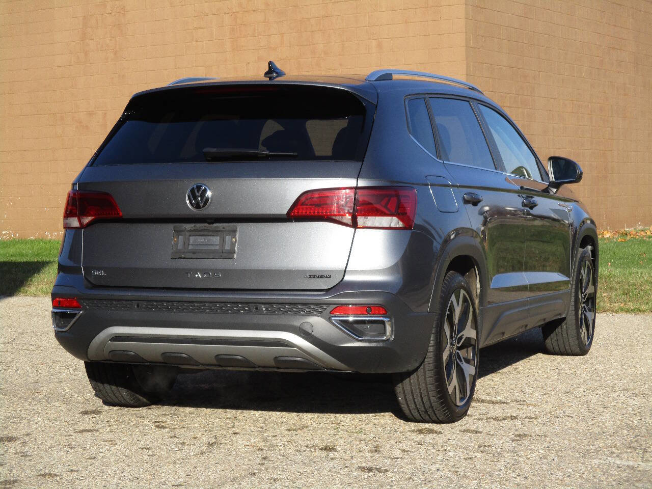 Used 2022 Volkswagen Taos SEL image 7