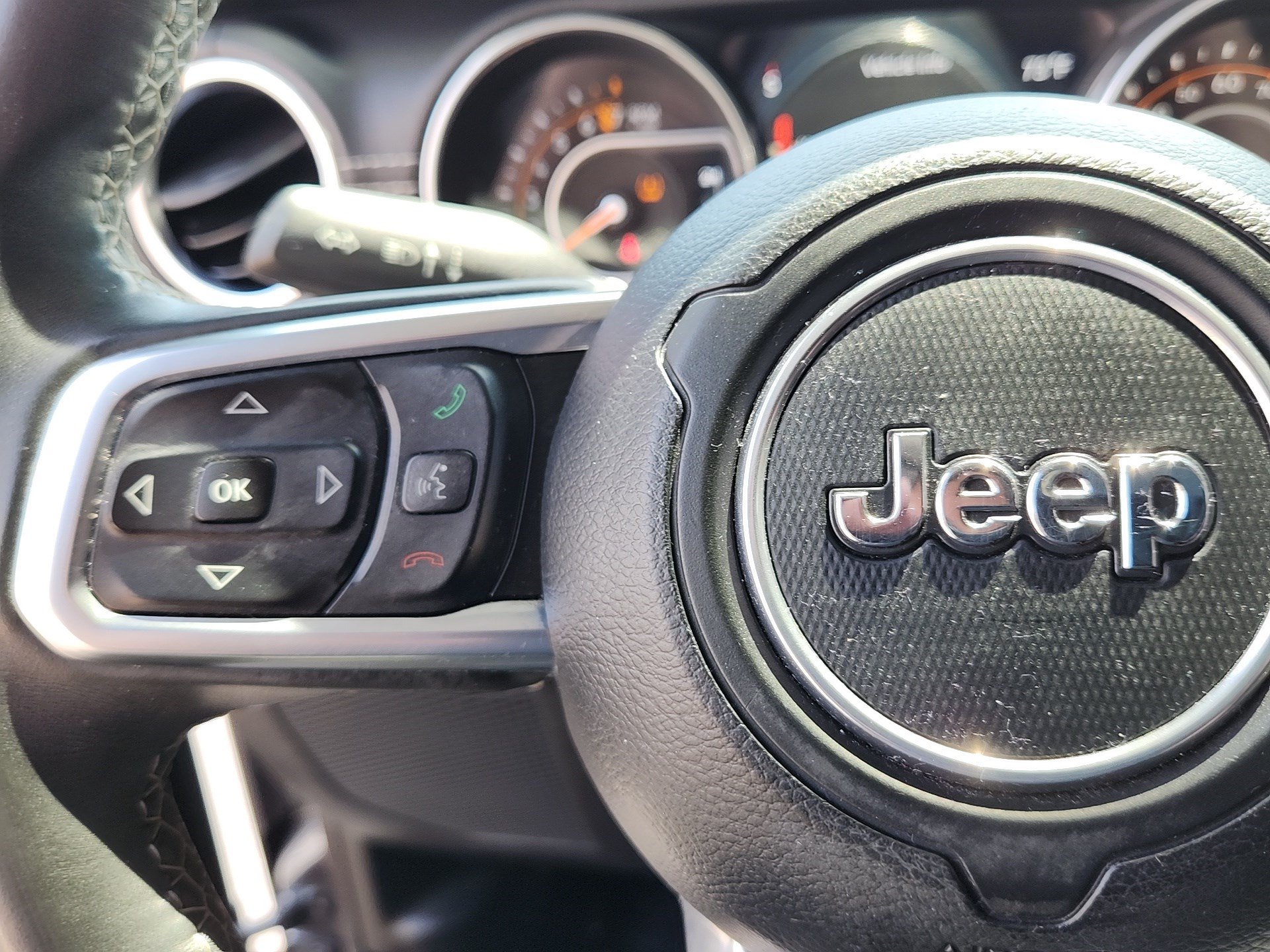 Used 2018 Jeep Wrangler Unlimited Sahara AWD/4WD image 18