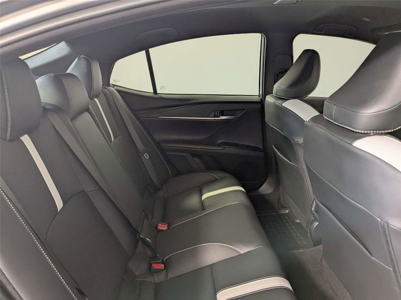 Used 2025 Toyota Camry SE FWD image 29