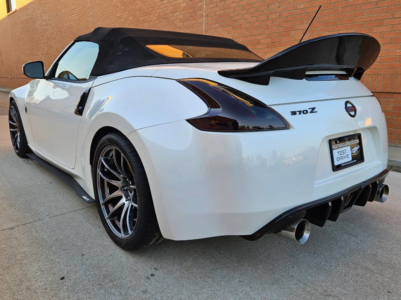 Used 2010 Nissan 370Z Touring w/ Sport Pkg RWD image 6