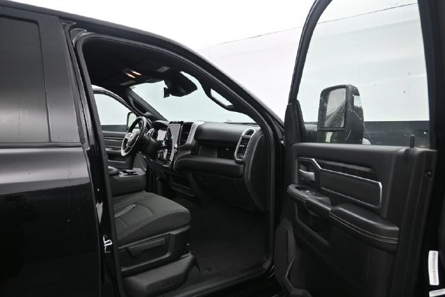 Used 2024 RAM 2500 Big Horn w/ Safety Group AWD/4WD image 38