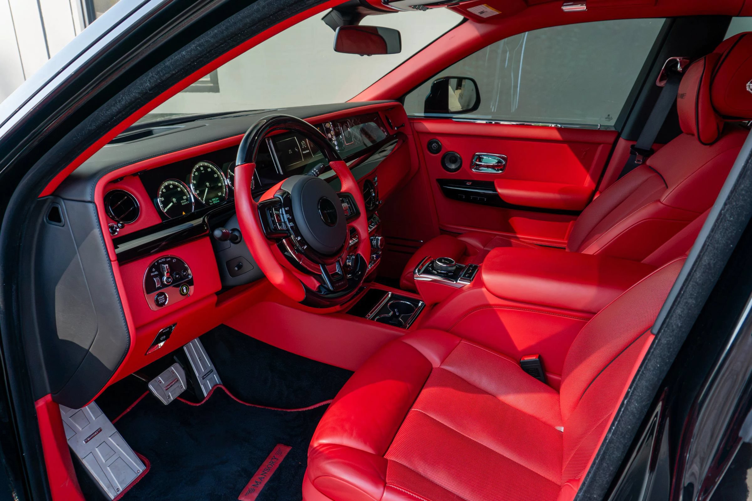 Used 2024 Rolls-Royce Phantom Sedan w/ The Phantom Package RWD image 10