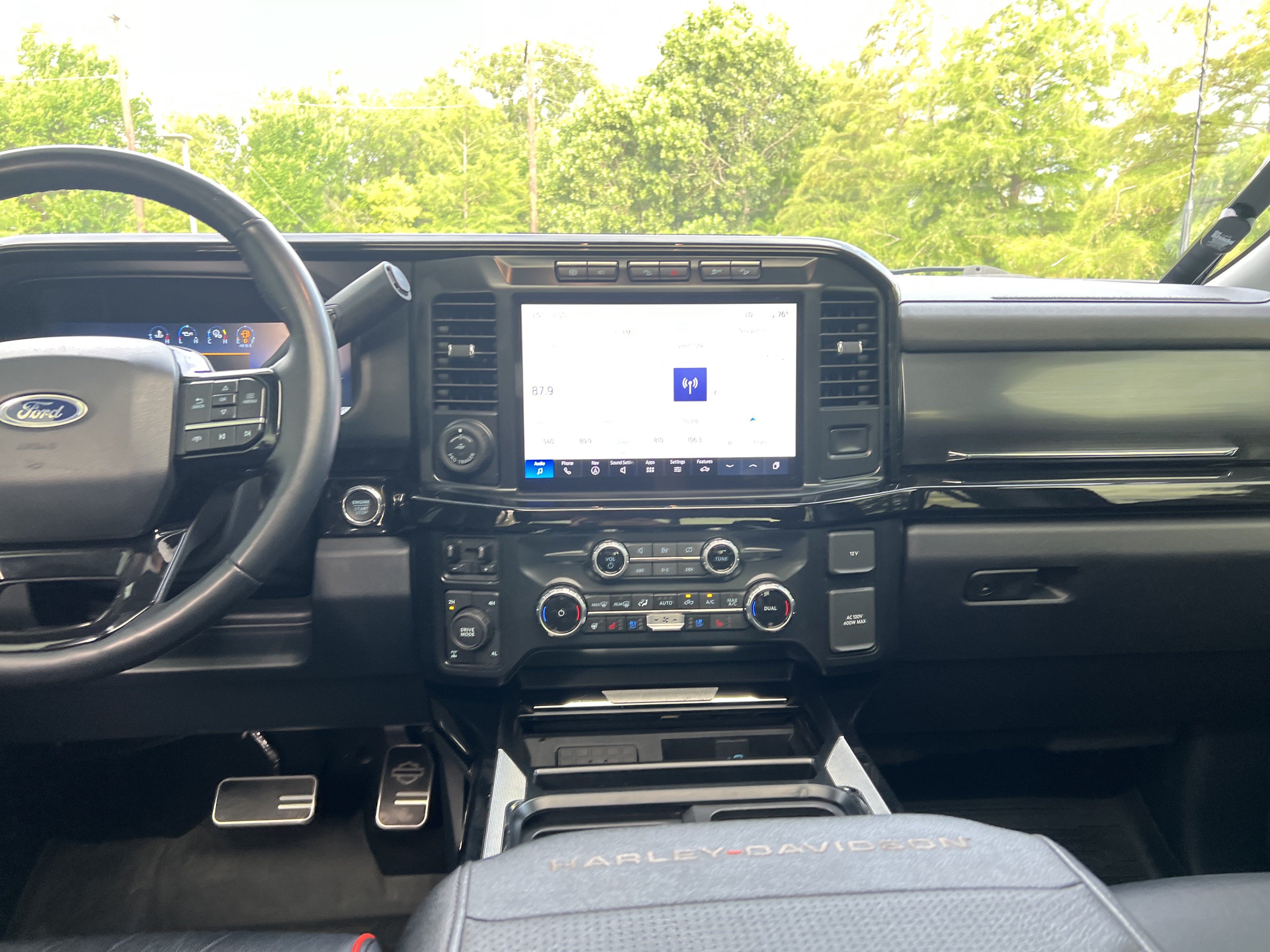 Used 2023 Ford F250 Lariat w/ Lariat Ultimate Package AWD/4WD image 28