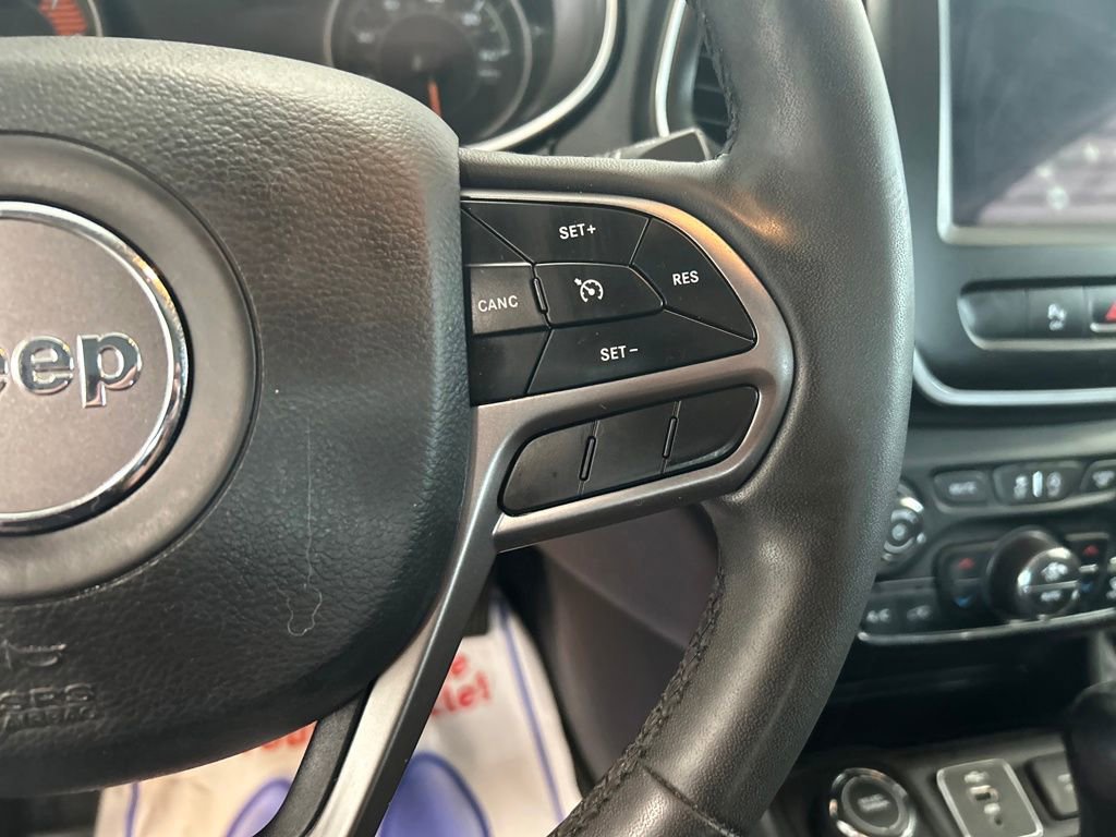Used 2021 Jeep Cherokee Latitude Lux w/ Comfort/Convenience Group AWD/4WD image 26