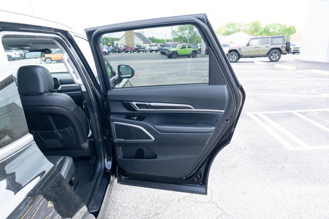Used 2025 Kia Telluride S FWD image 12