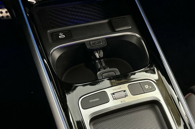 Used 2024 Mercedes-Benz GLB 250 image 26