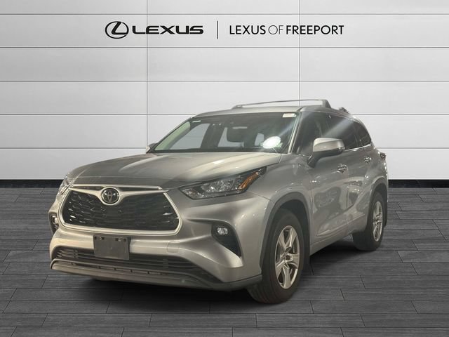 Used 2020 Toyota Highlander LE AWD/4WD image 3